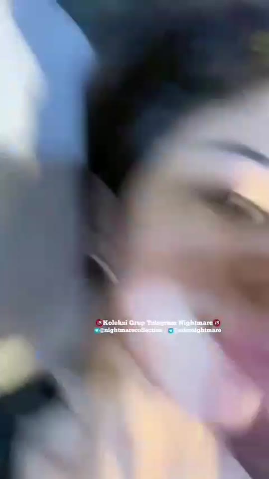 crot banyak di muka cewek yang imut parah !